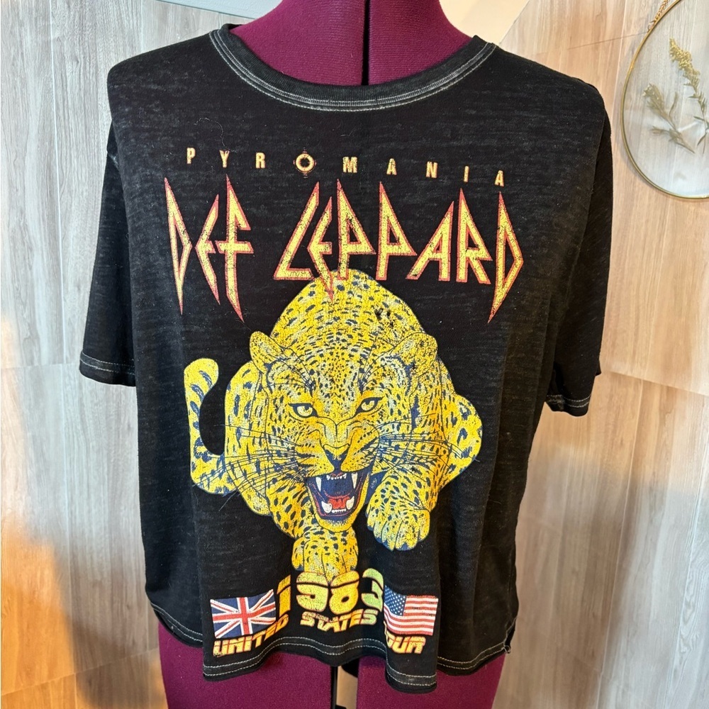 Women’s Black Pyromania Def Leppard 1983 US Tour Graphic Tee Cropped